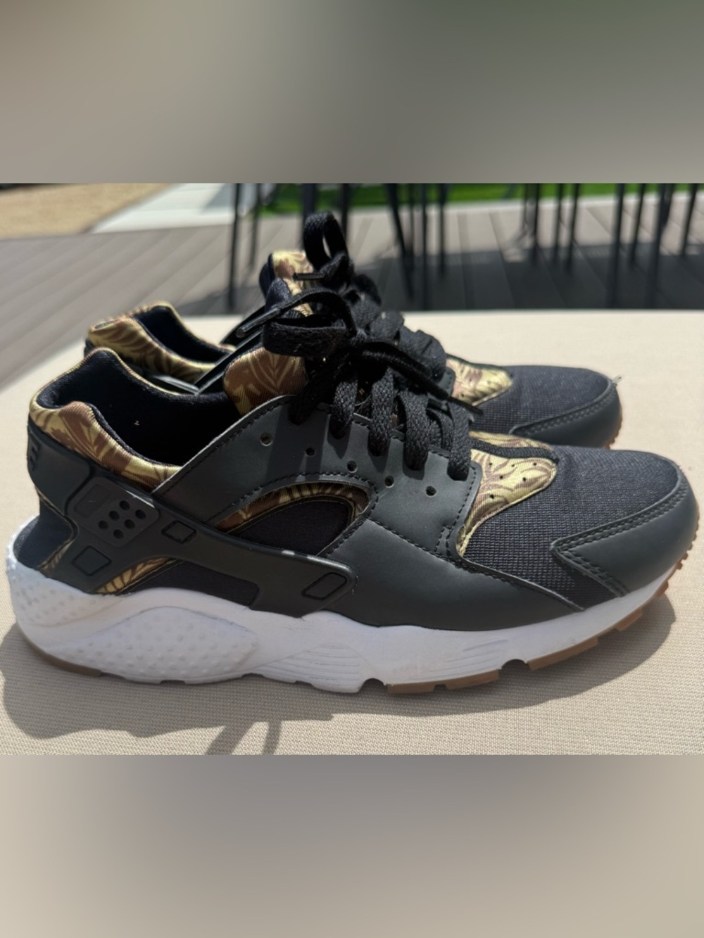 Nike Huarache black and Gold youth Sneakers